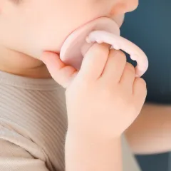 Oioi Gummy Silikon Diş Kaşıyıcı 3+ Ay Pinky Pink